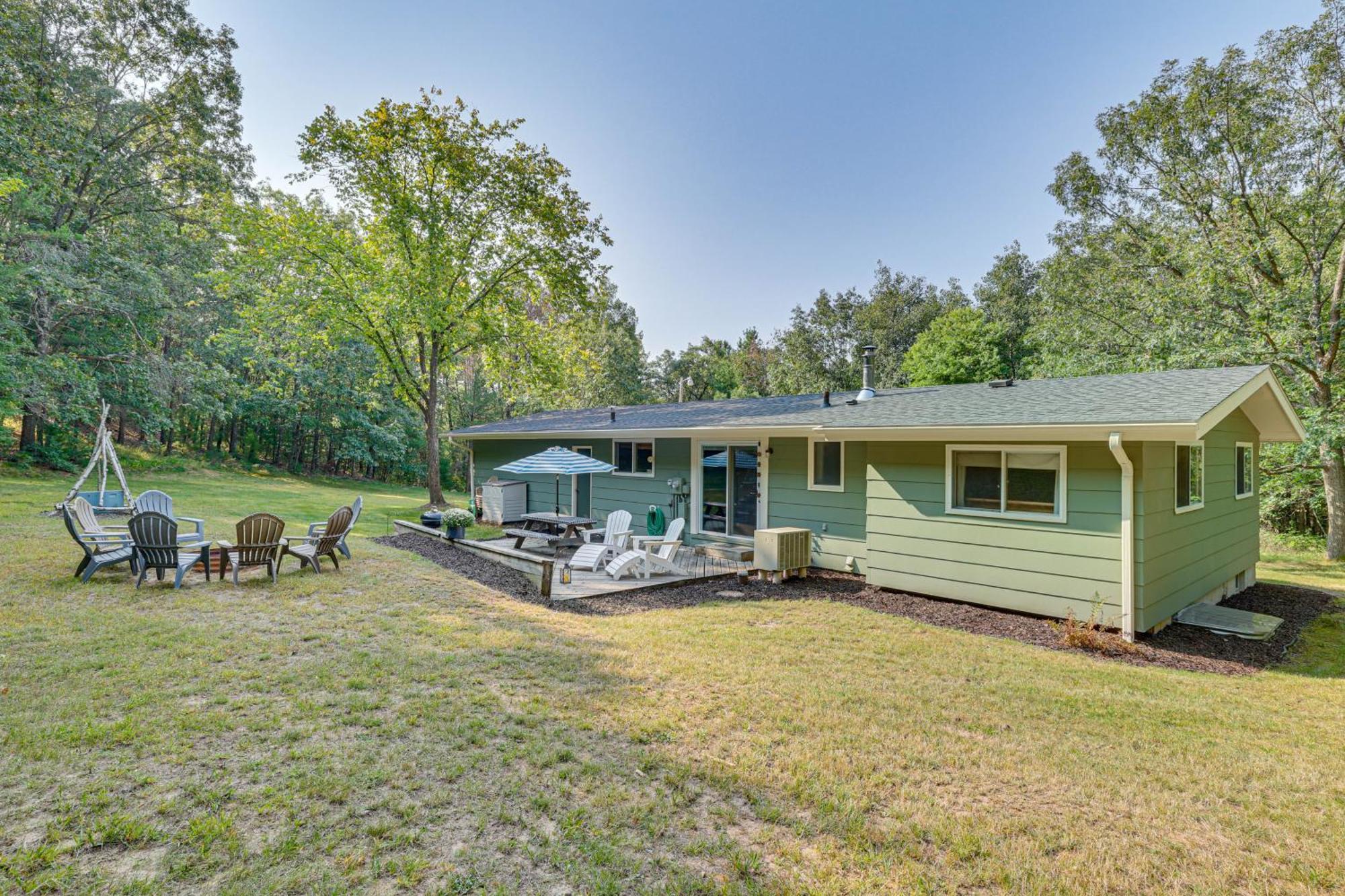 Four-Season Home On Scenic Bluff Country Acreage! Black River Falls Exterior photo