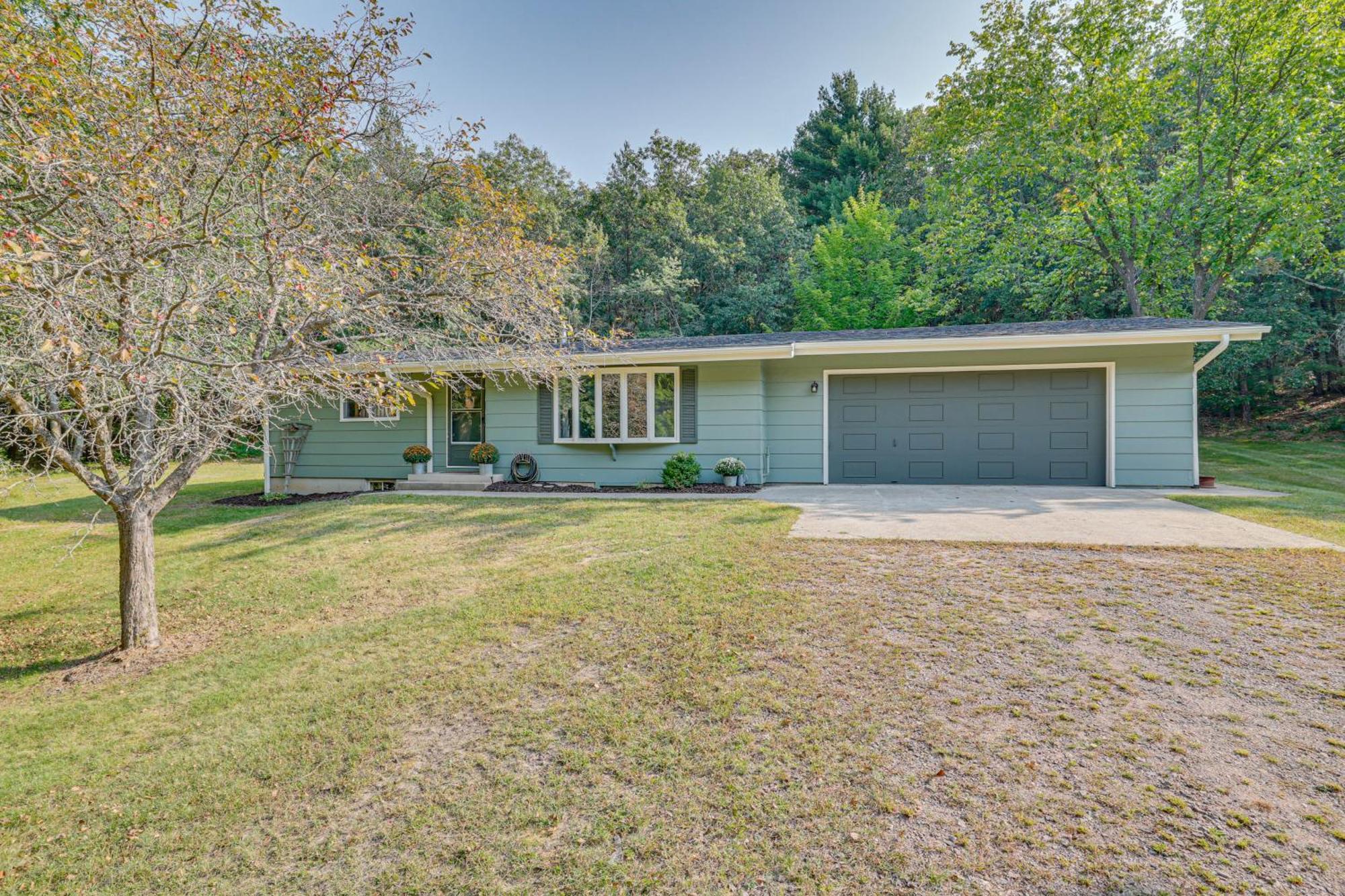 Four-Season Home On Scenic Bluff Country Acreage! Black River Falls Exterior photo