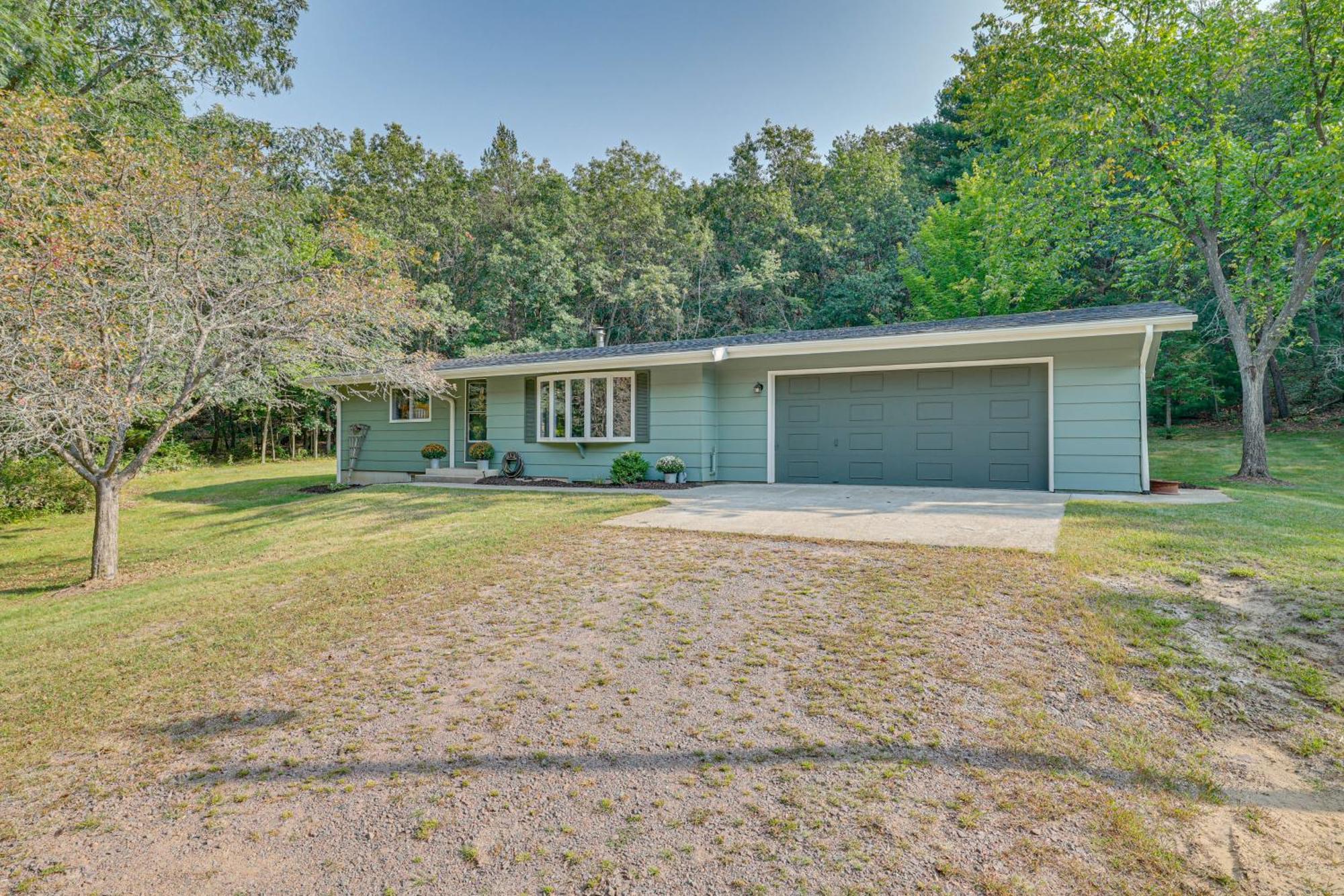 Four-Season Home On Scenic Bluff Country Acreage! Black River Falls Exterior photo